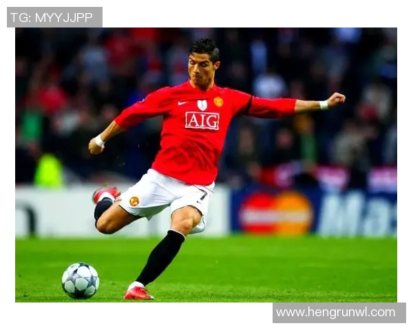 足球巨星风采尽显：精彩瞬间捕捉与球场荣耀的完美融合